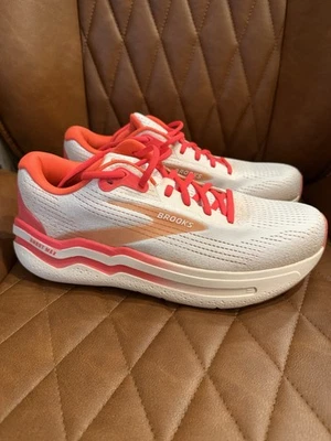 Brooks Ghost Max 2 Peach Coral White Hyper Glow - Limited edition Size 10.5/12 - Image 1 of 4