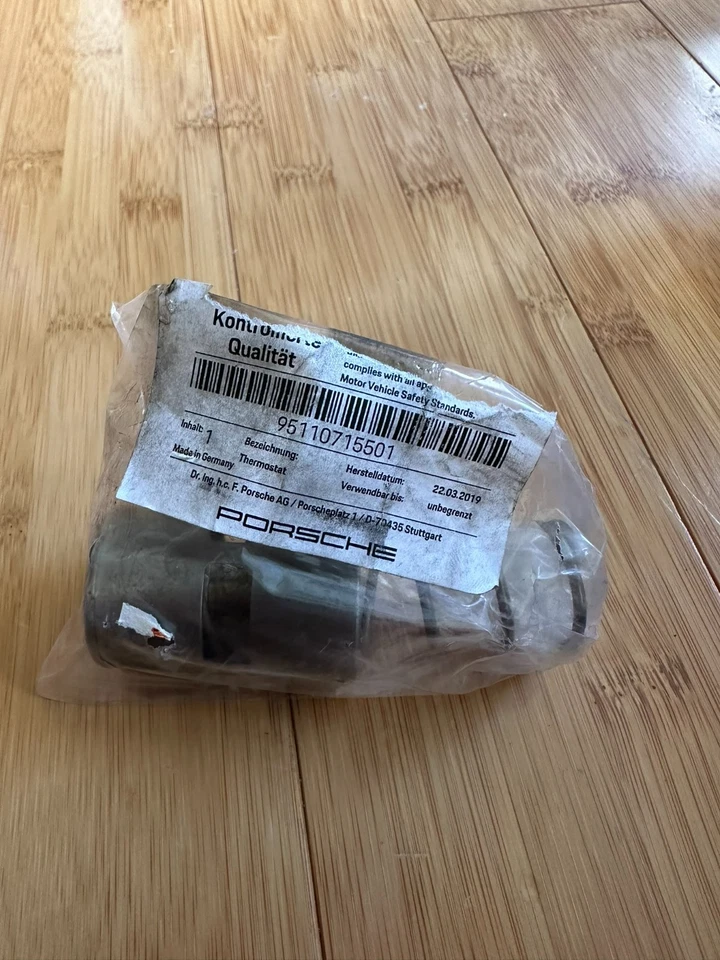 NEW OEM PORSCHE 944 968 OIL THERMOSTAT GENUINE 95110715501 951 107 155 01 - Image 1 of 1