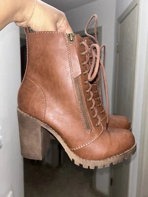 Bota de tornozelo robusta com cadarço tamanho 9 - Imagem 1 de 4