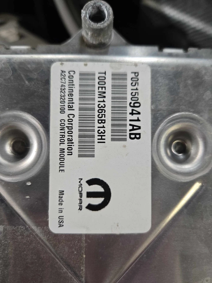 Módulo de control del motor usado (ECM) se adapta a: Jeep Compass 2015 módulo de control electrónico Foto 1 de 4