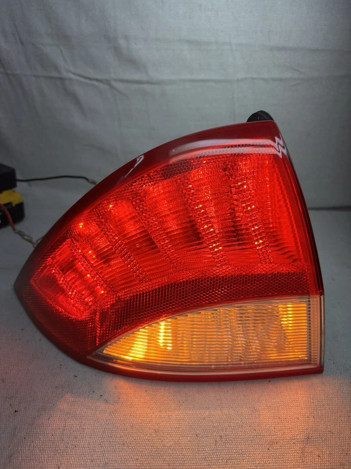 Luz trasera izquierda Mercury Milan Driver 2010 2011 lámpara LED probada por equipos originales Foto 1 de 4