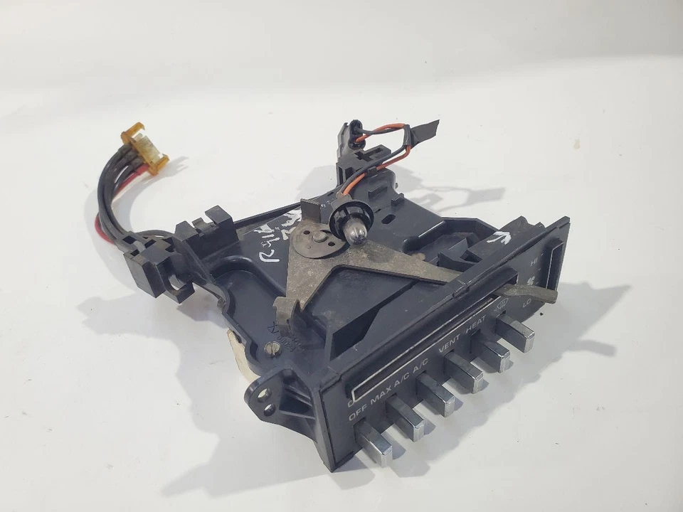 1982 1983 Dodge Ram зарядное устройство OEM контроль температуры маленький скол на правой панели - Изображение 1 из 4