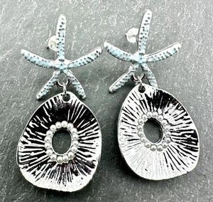 Aretes de estrellas de mar azules y conchas marinas plateadas - Imagen 1 de 2