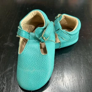 Scarpe bambino Teal - piedi di scimmia - pelle - scarpe con fibbia - qualche segno di usura 18-24M unisex - Foto 1 di 6