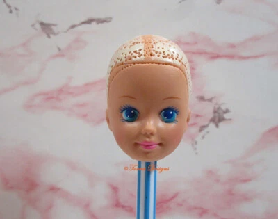 Nuevo Cabeza de Muñeca Patrón Divertida Bathtime De Colección Sin Pelo para Reiniciar el Cabello Personalización Foto 1 de 3