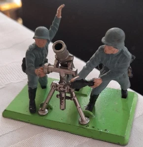 Britains German Mortar Detail Soldiers 1.32 - Picture 1 of 1