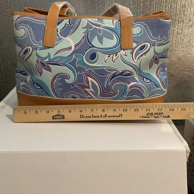 Bolso de mano Maxx New York Signature East West Swirls of Blue and White Foto 1 de 4