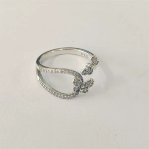 Anello aperto farfalla scintillante argento Pandora - Foto 1 di 4