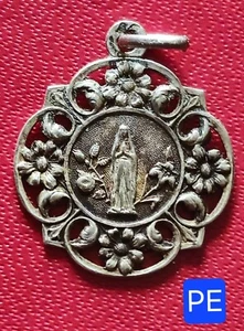 Très Belle Médaille Art Nouveau De La Vierge 22 x  18 mm En Argent Vers 1900  - Imagen 1 de 3