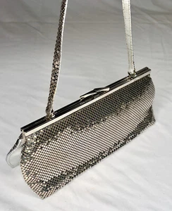 Bolso Baguette de Hombro Whiting & Davis Plateado Malla y Cuero Estilo Años 90 Y2K - Imagen 1 de 10