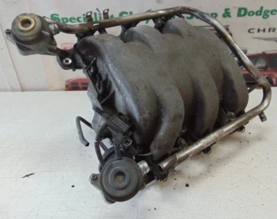 Colector de admisión y riel de combustible Chrysler Crossfire 2004-07 Foto 1 de 4