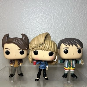Funko Pop! Lotto amici CHANDLER BING #700 JOEY TRIBBIANI #701 RACHEL GREEN #703 - Foto 1 di 7