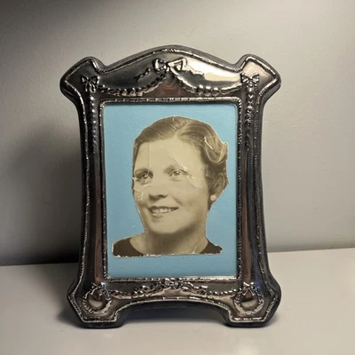 Marco de fotos enchapado International Silver Co terciopelo 3x5 guirnalda guirnalda arco elegante Foto 1 de 4