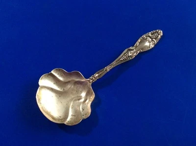 International 1904 Cloeta Sterling Nouveau Grape Bon Bon Spoon 21 Grams No Mono - Image 1 of 4