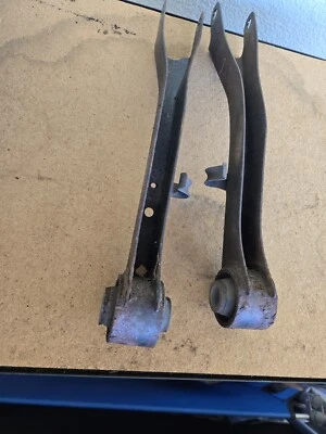 Brazo trasero izquierdo para Subaru Forester 2009-2013 Foto 1 de 2