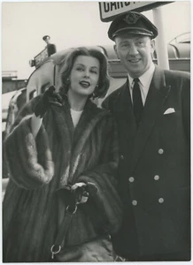 Cinéma. L'Schauspielerin Amerikanisch Arlene Dahl Arrive Rechts Orly. 1954 - Bild 1 von 2