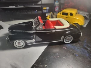 1941 Chevrolet Deluxe 1/18 Scale Die Cast Car by Universal Hobbies - Picture 1 of 5