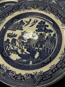 Vintage Churchill Blue Willow 8.5-inch dinner plate, Staffordshire, England - Picture 1 of 5