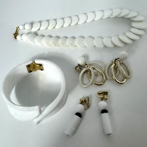Lote de 6 Pendientes Pulsera Collar Corona Trifari Blanco Joyería Vintage 2 Pares - Imagen 1 de 11
