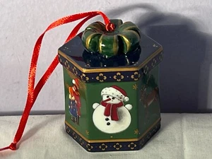 Christmas ornament Villeroy & Boch hexagon wrapped present OH8806 - Picture 1 of 7