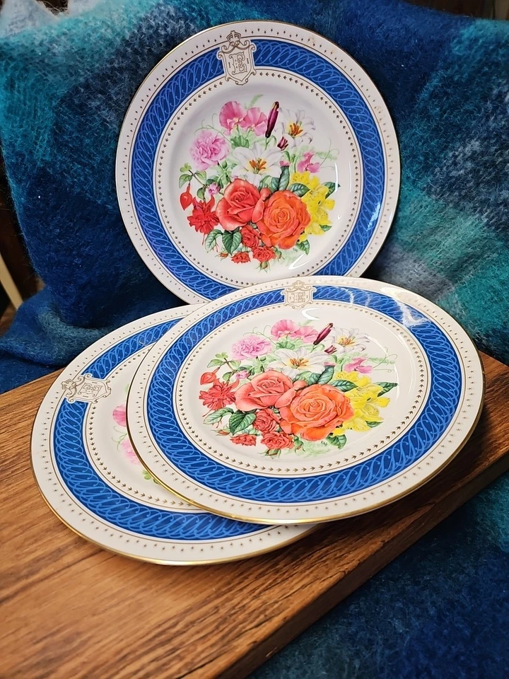 Royal Worcester Queen Elizabeth II 60th Birthday Collectors Plate X3 - Image 1 of 4