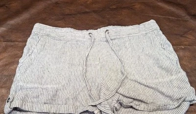 Per Se Women's Shorts Size Large blue and white stripe drawstring shorts  - Image 1 of 4