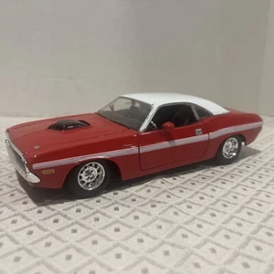 MAISTO (1970) Dodge Challenger R/T Coupe Special 1:24 Diecast *Sharp W/ OGP - Picture 1 of 9