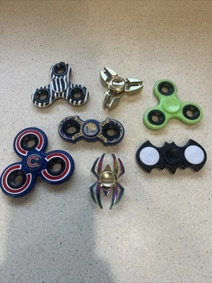 Lote de 7 Fidget Spinners, una variedad de diferentes spinners Foto 1 de 4