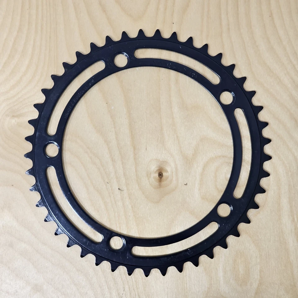 Plato Sugino Mighty Competition 3/32" 45T 5 pernos 144 m BCD negro NOS años 80 BMX Foto 1 de 4