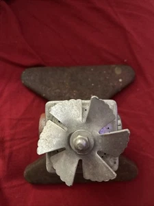 Vintage Red SquareSpray Garden Lawn Sprinkler "It Gets The Corners" Square Spray - Picture 1 of 9