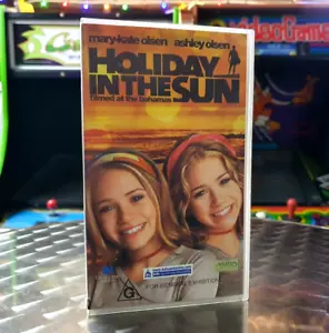 Holiday In The Sun Mary-Kate & Ashley Olsen - Olsen Twins - VHS Video Tape VGC - Picture 1 of 5