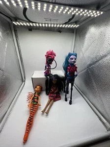 Lot of Monster High Dolls Parts Lot Broken Read  Missing Hands - Picture 1 of 14