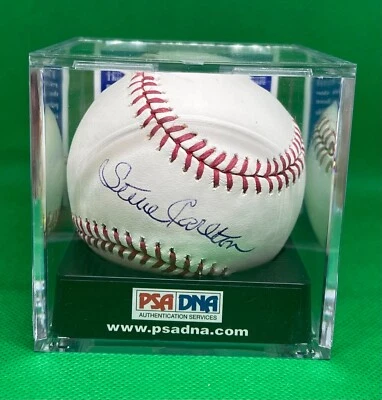 STEVE CARLTON AUTOGRAPH BASEBALL PSA/DNA AUTHENTIC GRADE 9 PHILLIES - Image 1 of 2
