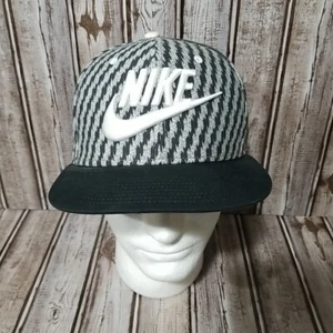 Nike True Snapback Hat Baseball Cap Black Gray Embroidered Swoosh Adjustable - Imagen 1 de 10