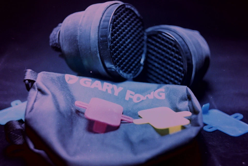 GARY FONG LIGHT KIT FOR DRAMATIC STUDIO EFFECTS - Image 1 of 1