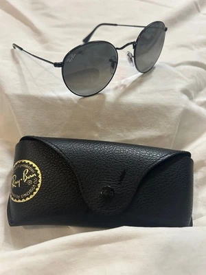 GAFAS DE SOL RAY BAN REDONDAS METÁLICAS CON ESTUCHE USADAS EN EXCELENTE ESTADO ~ RB 002/71 5302 145 3N MARCO NEGRO Foto 1 de 4