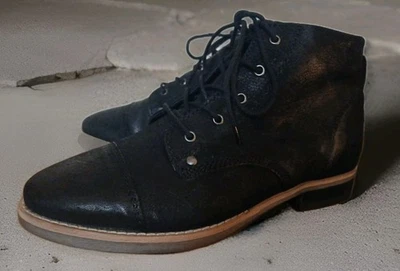 Botines Diba para mujer 7,5 M Eli de cuero con cordones negros 7126964 botas precio de venta sugerido por el fabricante $129 Foto 1 de 4