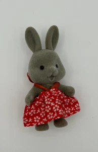 Sylvanian Families Calico Critters Gris Conejo Conejito Niña con Vestido Rojo De Colección Años 80 - Imagen 1 de 13