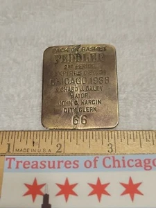 Vintage 1968 Chicago Pack Or Basket Peddler Licence Pin Mayor Daley  - Picture 1 of 3