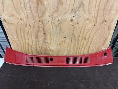 Panel de ventilación de la capucha de la camioneta Toyota 1985-1988 rojo OEM V32 Foto 1 de 4