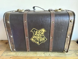 Harry Potter Hogwarts Schreibwaren braun Leder Holz Gepäck Koffer Kofferraum GROß - Bild 1 von 11