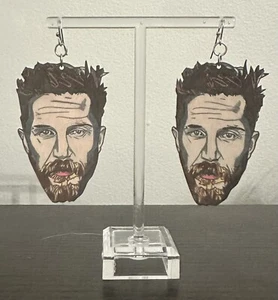 Handgefertigte handgezeichnete TOM HARDY Shrinky Dink Ohrringe - Bild 1 von 1