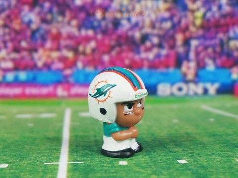 Lil TeenyMates Football League Miami Dolphins Collectible Figure G1 Cover