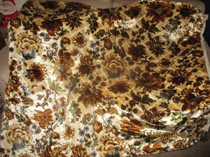 1970's VINTAGE SHINY FLORAL THEME UPHOLSTERY FABRIC - Bild 1 von 4