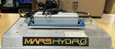 Luz de crecimiento LED Mars Hydro, 150 vatios TS1000 regulable Foto 1 de 4