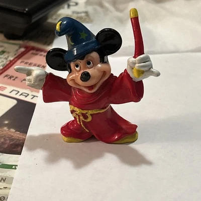 Boneco de PVC vintage Mickey Mouse aprendiz de feiticeiro 2” aplauso fantasia - Imagem 1 de 4