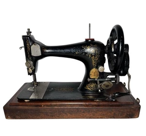 Vintage Singer 28K Vibrating Shuttle Hand Crank Sewing Machine 1932 Case - Picture 1 of 20