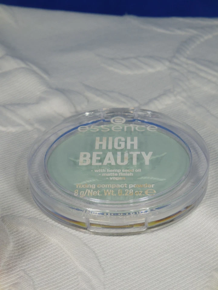 essence HIGH BEAUTY COMPACT POWDER VEGAN. 1018.4 - Bild 1 von 2