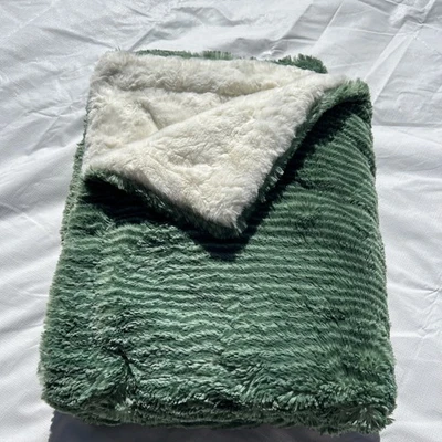 The Handmade Heifer luxury Minky Blanket 36x60 Lap Size HandMade In USA. Green  - Image 1 of 4