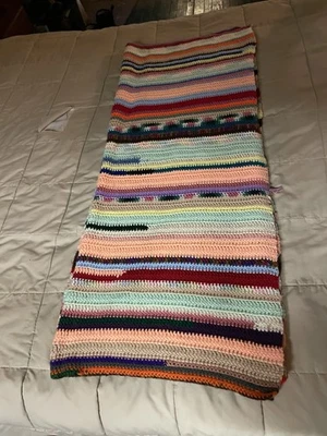 Vintage ~ Cobertor afegão listrado colorido feito à mão de crochê 47 X 78 - Imagem 1 de 4